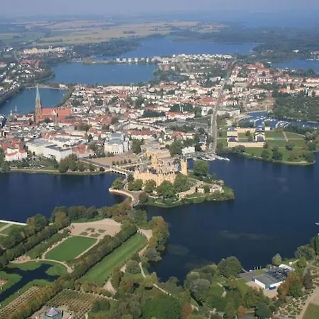 Park Am Schweriner See, Schwerin, Cleaning Included Apartment Schwerin (Mecklenburg-Vorpommern)